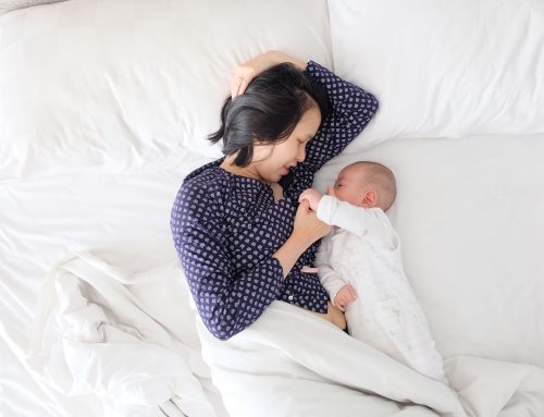 Les 5 bons réflexes quand bébé tousse